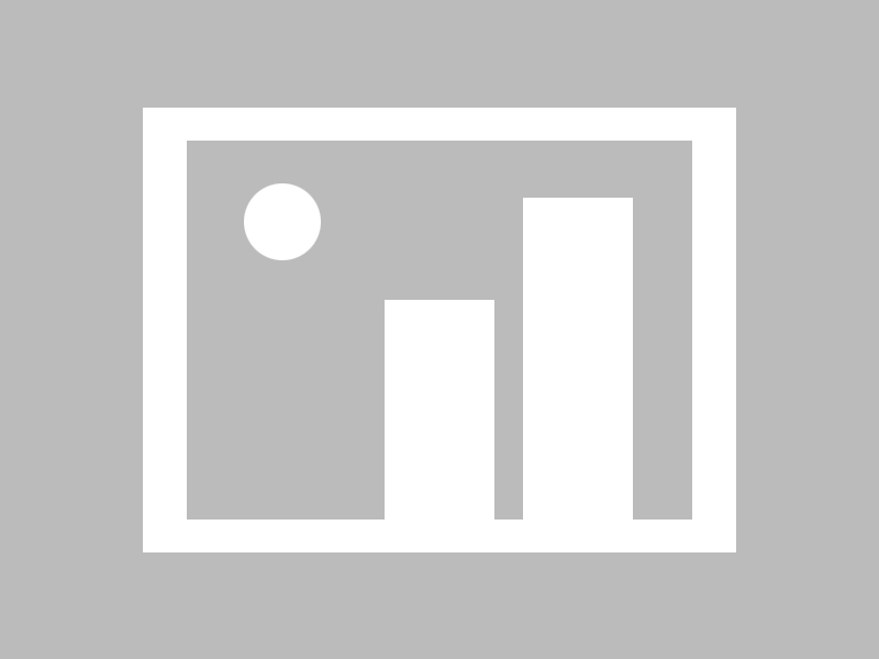 无内模特级美女逛街曝光，偷拍长裙骚逼可见，没想到还是个白虎 !