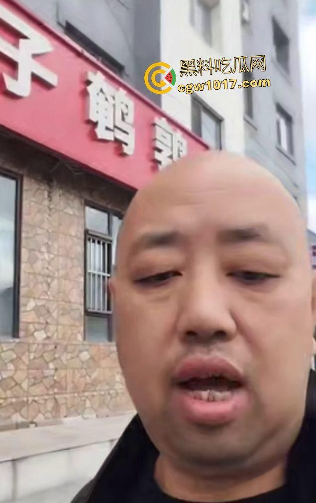 万历烧鸽子鹌鹑老板说给门店装修改造，店门前狂操老板娘，阳光下后入骚逼改造浪叫，老板你这装修太吵了！-2