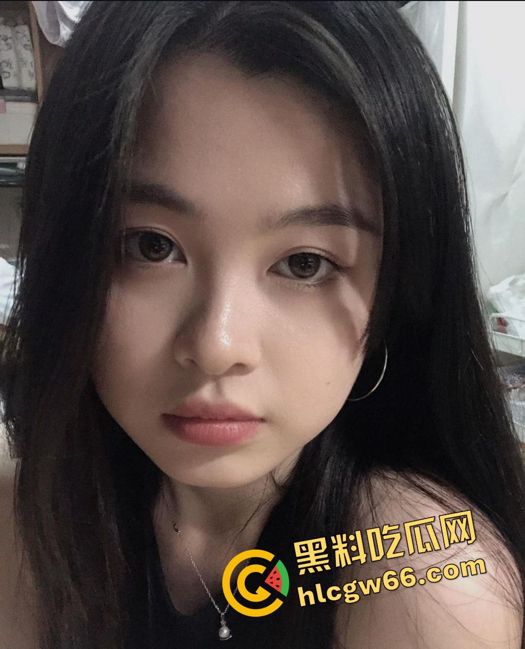 重庆骚货黄毛妹重口翻天操作曝光,肥美肉臀扩阴塞橘子,骚穴大开吃果粒,果汁流逼喷脸,这尼玛是人能玩的?-8