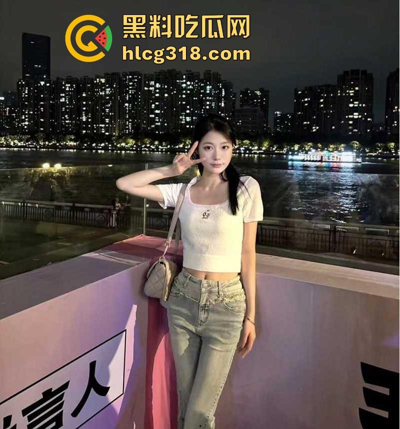 学校厕拍大神冒死偷拍! 极品高颜值校园女神 竟和学长厕所偷情 在简陋肮脏的公厕隔间啪啪!-1