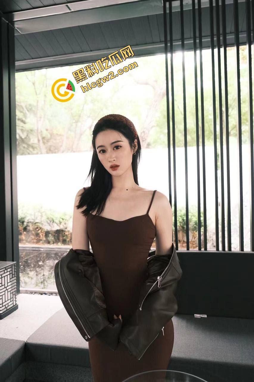 贵州反差婊精神小妹『黄巧』绿男友找单男玩3P 前男友加回骚鸡跪求再给一次!独家流出!-5