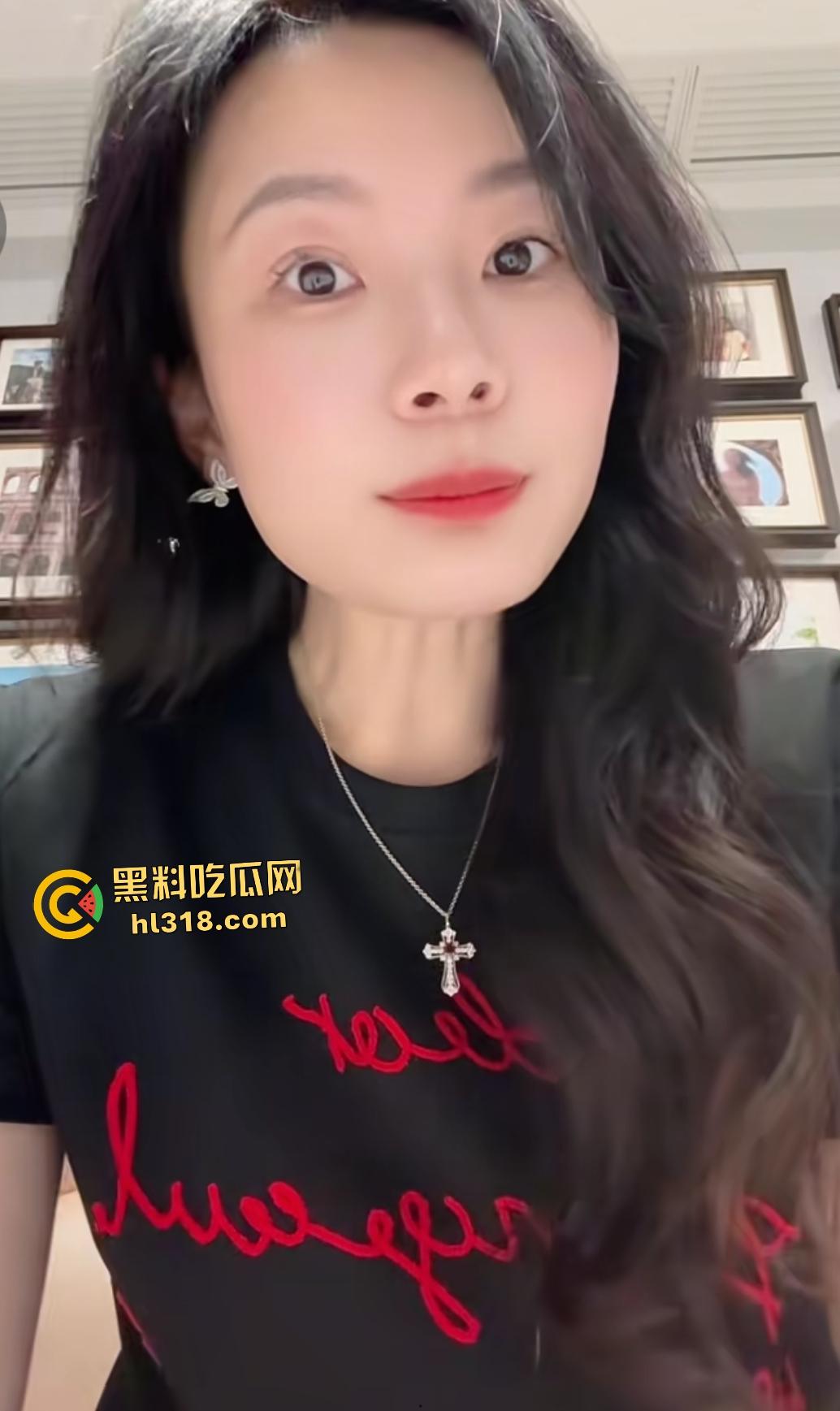 抖音单亲妈妈【卿卿】深夜色诱大儿子!聊生理聊到开灯骑乘,大肥臀身材狂坐鸡巴,连亲儿子都要吸干!-3