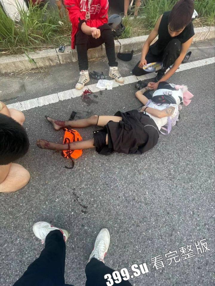 小仙女骑摩托又遭重，很快被网友通过纹身找出网上擦边照-4