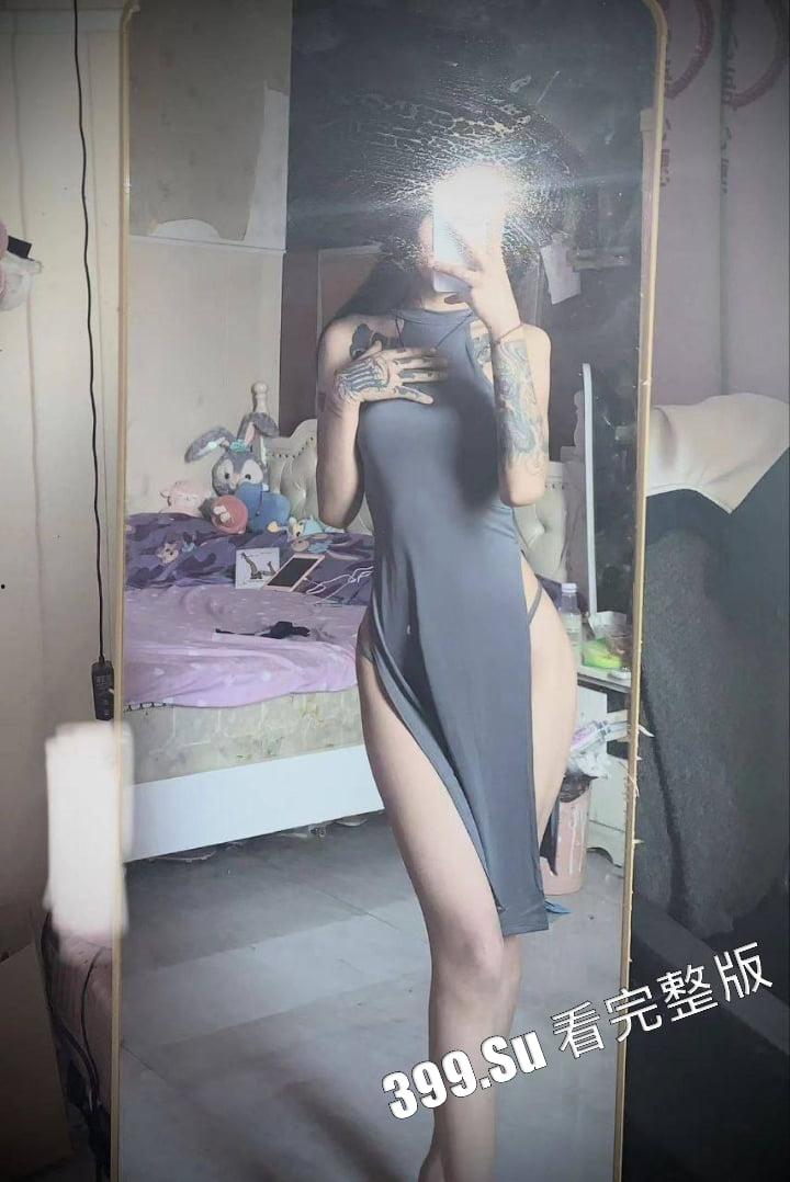 小仙女骑摩托又遭重，很快被网友通过纹身找出网上擦边照-8