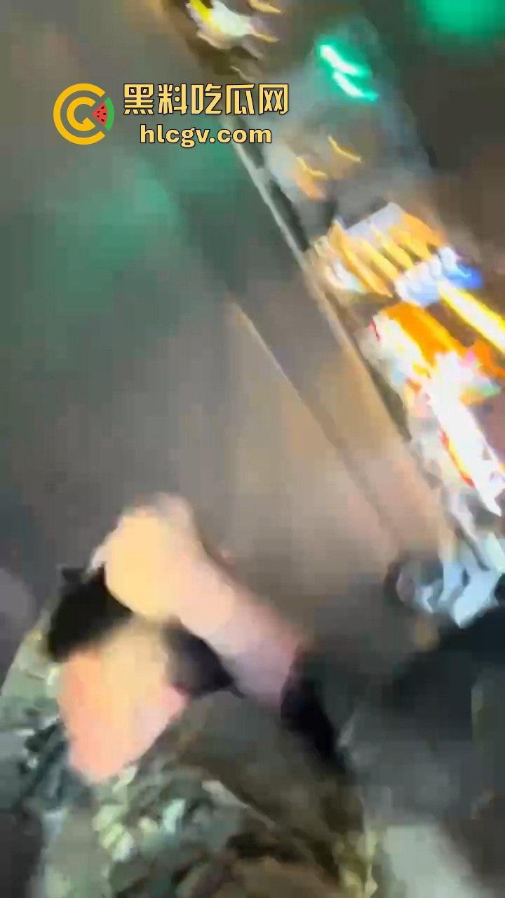 湖北襄阳退役军人被酒醉男暴揍!坚守身份全程没还手,这醉汉真是命大!-9