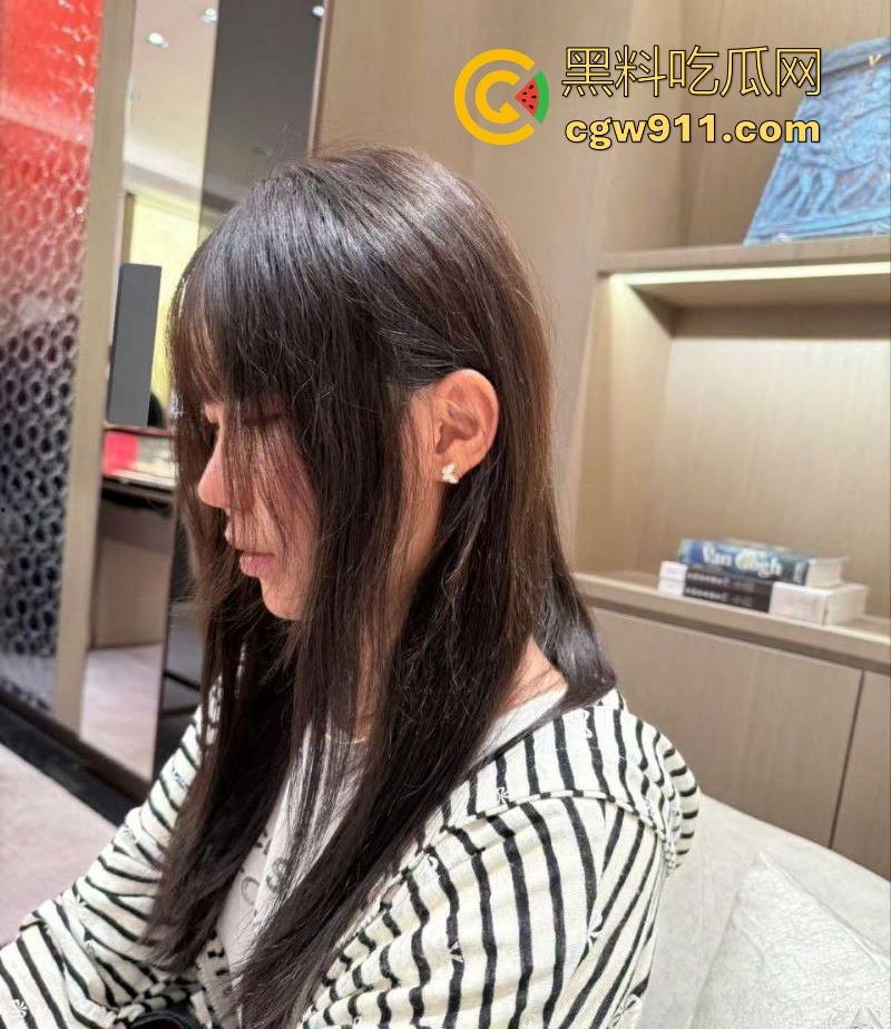 广西工商职业学院反差女大学生【林晓英】约炮调教视频曝光,女上位猛骑爽到叫爸爸,嫩穴紧裹棒身啪啪撞击!-5