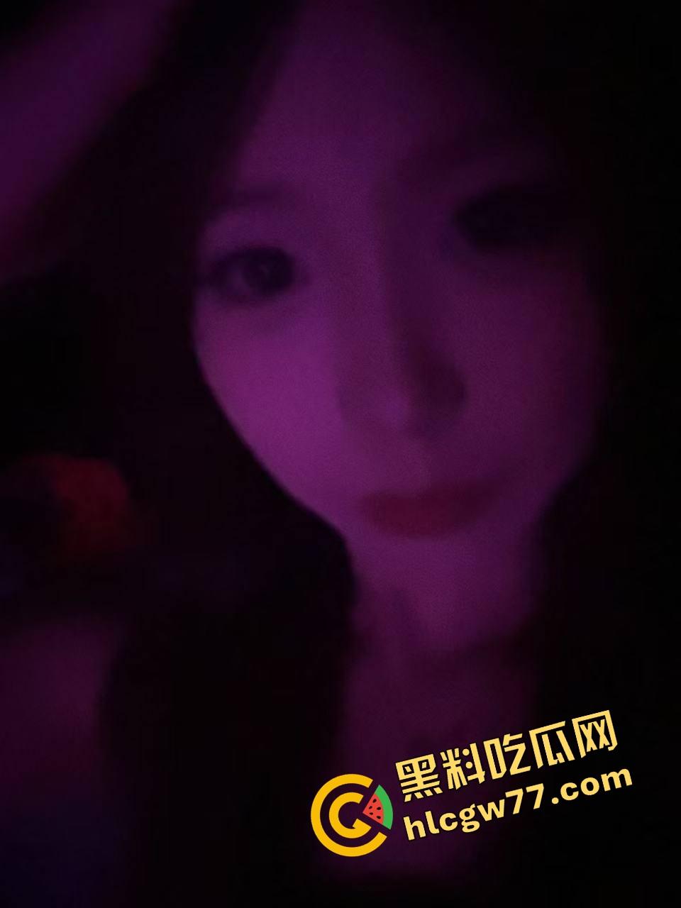 舔了半年公司女同事『周倩瑶』结果人家晚上骑着大屌浪到喷水，白天装清高晚上喂精！