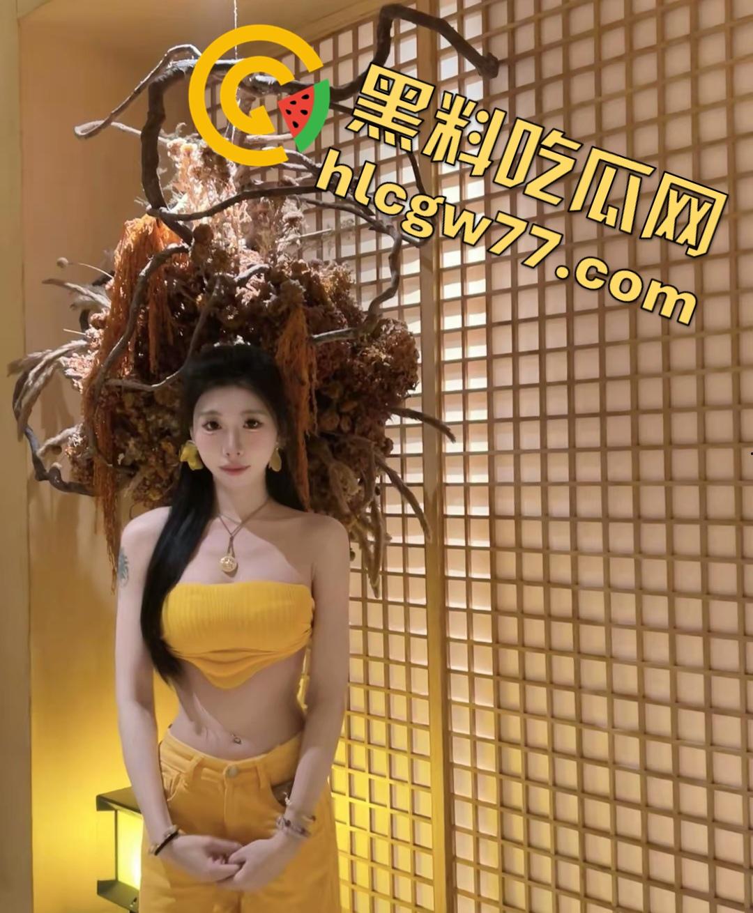 抖音【菜菜子】车震堂弟,户外露出被后入发动机盖都压凹了,观音坐莲吸收人体精华!-2