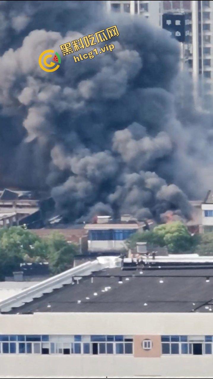 燃烧殆尽！宁波海曙一装潢材料市场 突发大火！火海涌现！-10