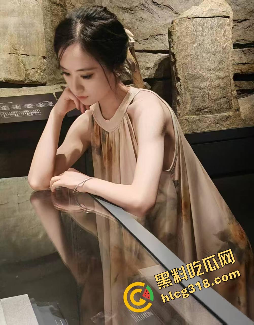 舔狗舔了三年舔成笑话,前女友『赵敏』装纯三年，嘴上说不想亲结果私下酒店含屌吞精！