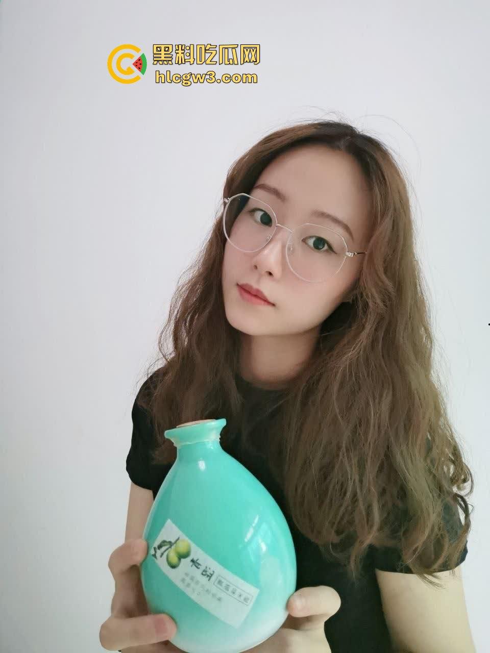 白领【肖依婷】上班请假去酒店偷情!为了被日一下竟不惜请假,职场精英竟私下如此饥渴 独家曝光!-3