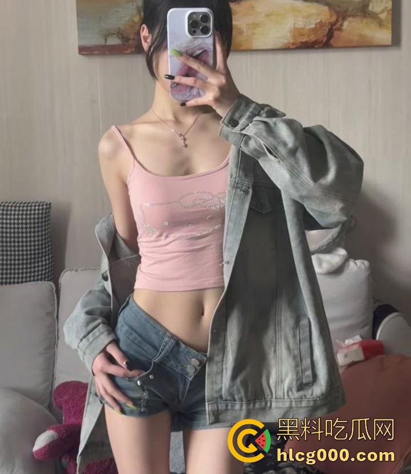 抖音清纯网红【婷婷有点凶】大尺度私拍曝光,表面甜美无害,私下却是个淫荡小母狗!让金主爸爸欲罢不能!-2