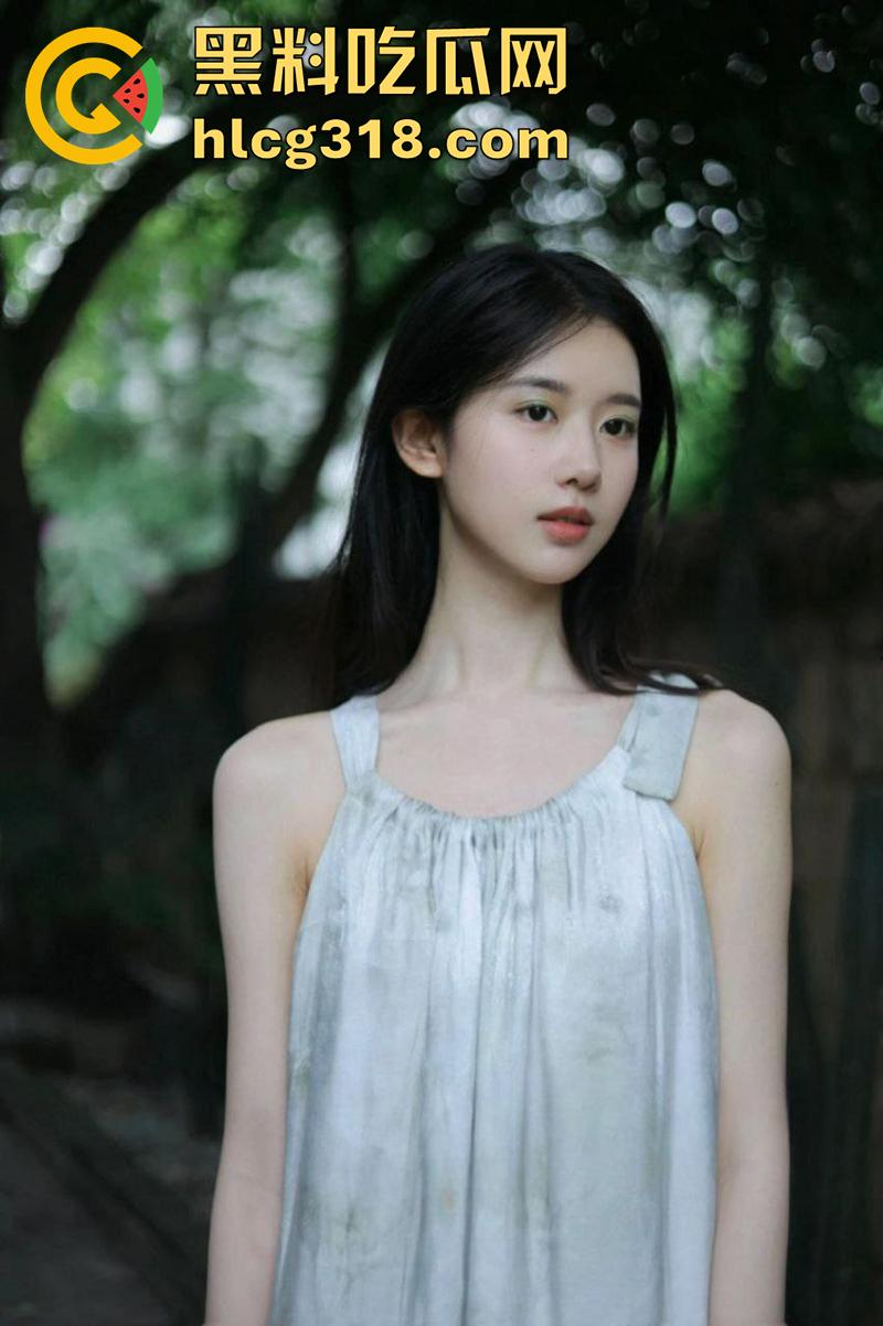 清纯女神竟是反差骚逼!长江师范校花【杨欣欣】,邀请群友观看特斯拉车震直播,无套内射给操哭了 !-4