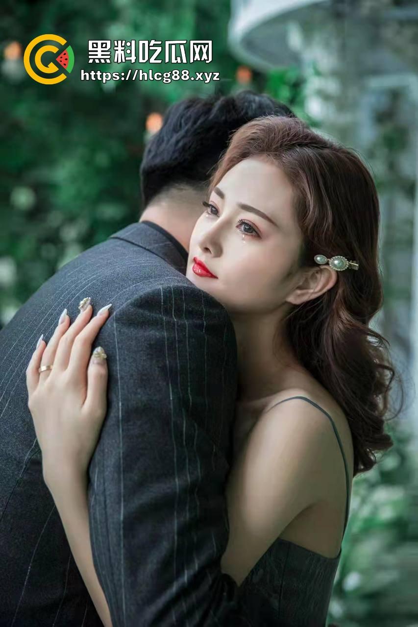 沈阳美容师【马丽丽】婚后不到一年骚翻天，眼罩一戴被单男操得浪叫连连，绿帽老公还他妈投稿炫耀！