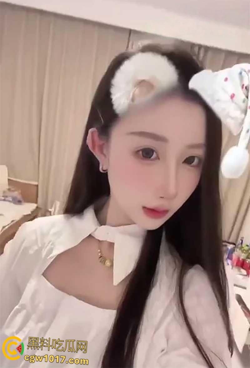 约啪大神【弥川】,又收调教名校川音系花新奴 ,镜前跪地舔屌后入,各种姿势对镜后入,全程露脸淫荡无比!-2