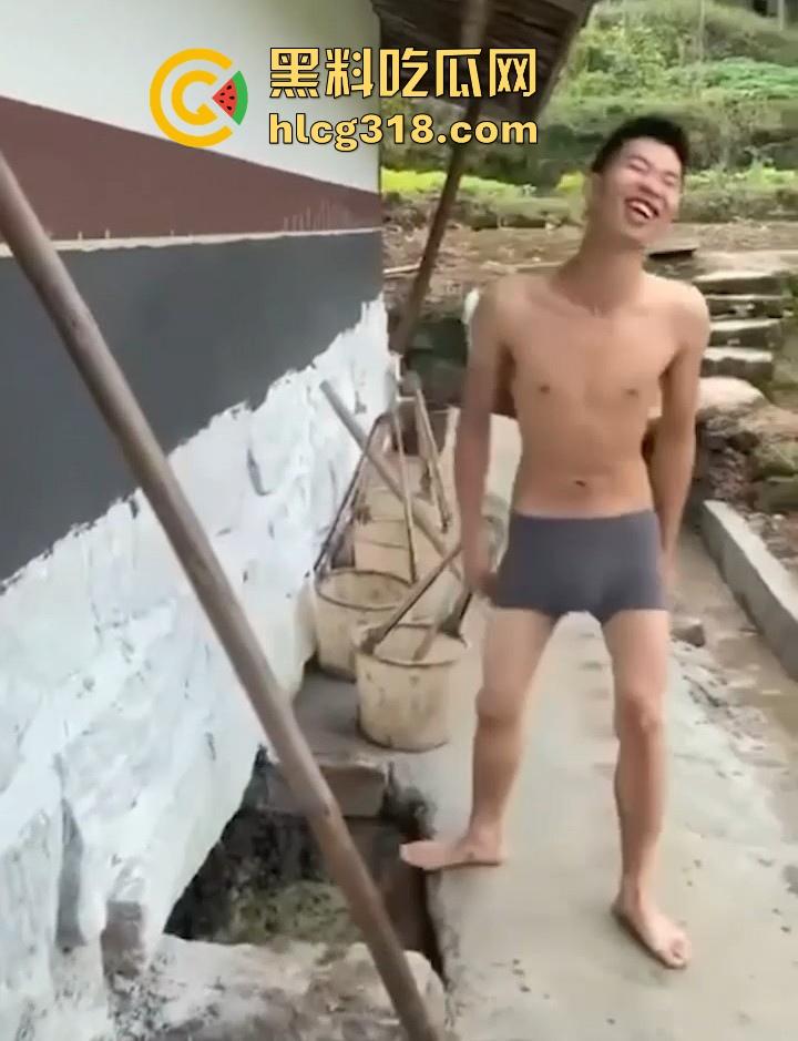 为当网红无下限低俗直播!皮带鞭打屁股 拖鞋拍胸 甚至裸体跳粪池,真是花样百出,想红想疯了!-5