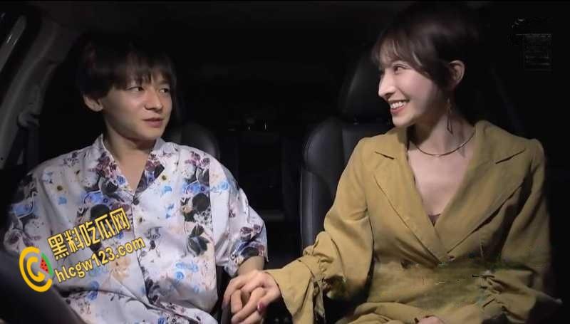 极品神颜口交吞精女王，吞精逆搭档再出新作，在车上主动给小哥提供性服务！