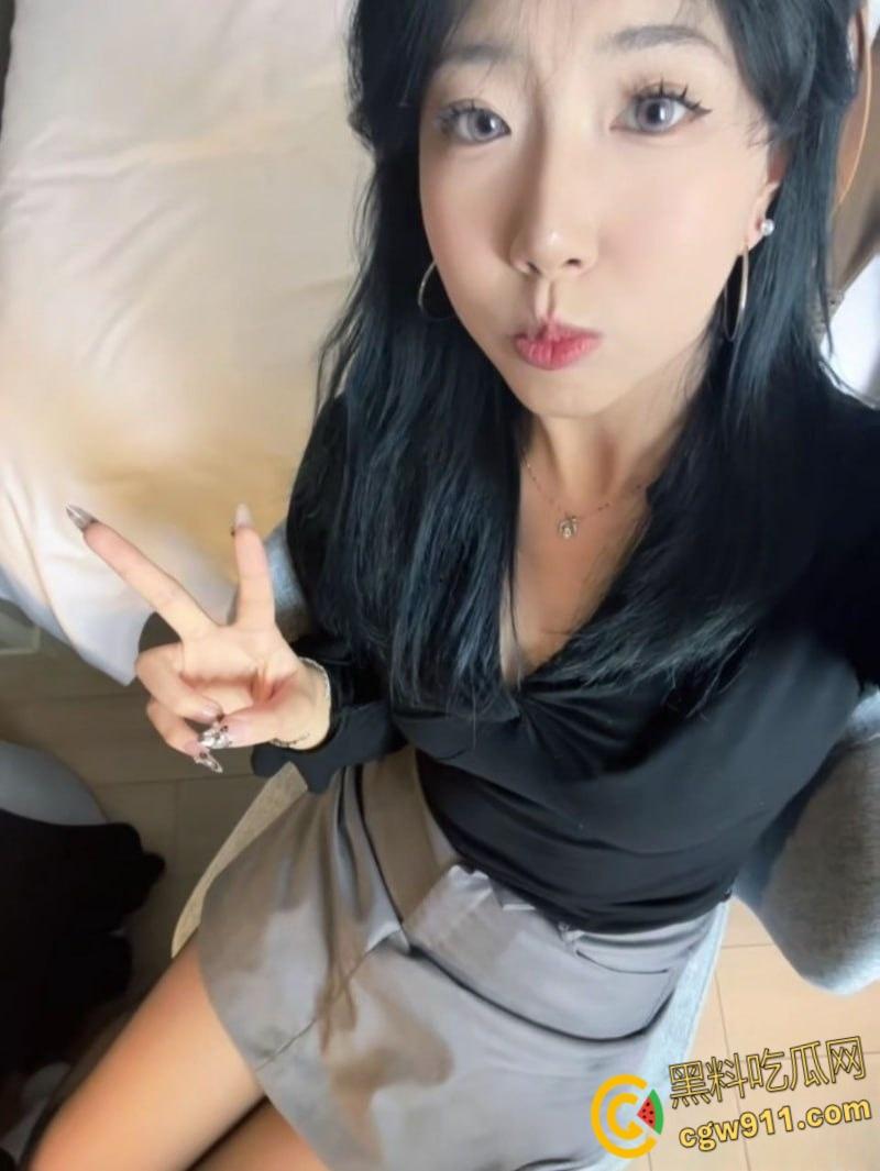 山西临汾微胖学妹【徐淼淼】，与男友酒店镜前后入自拍，极品翘臀后入爆操，白嫩巨乳晃动不止！