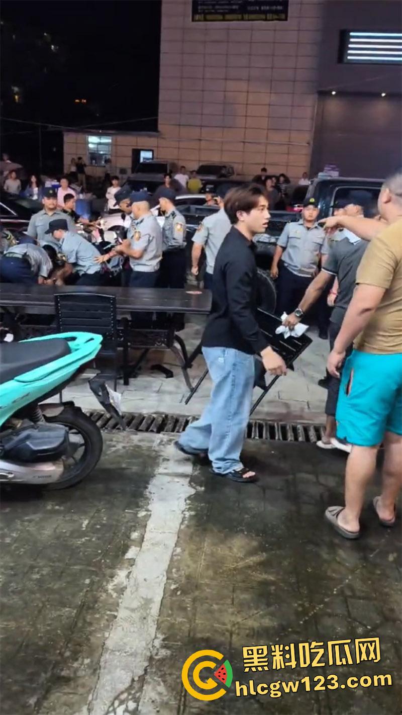 缅甸勐拉抓捕电诈大哥,直接叫来兄弟和警察对峙,无奈只能呼叫增援,现场实拍画面流出!-3