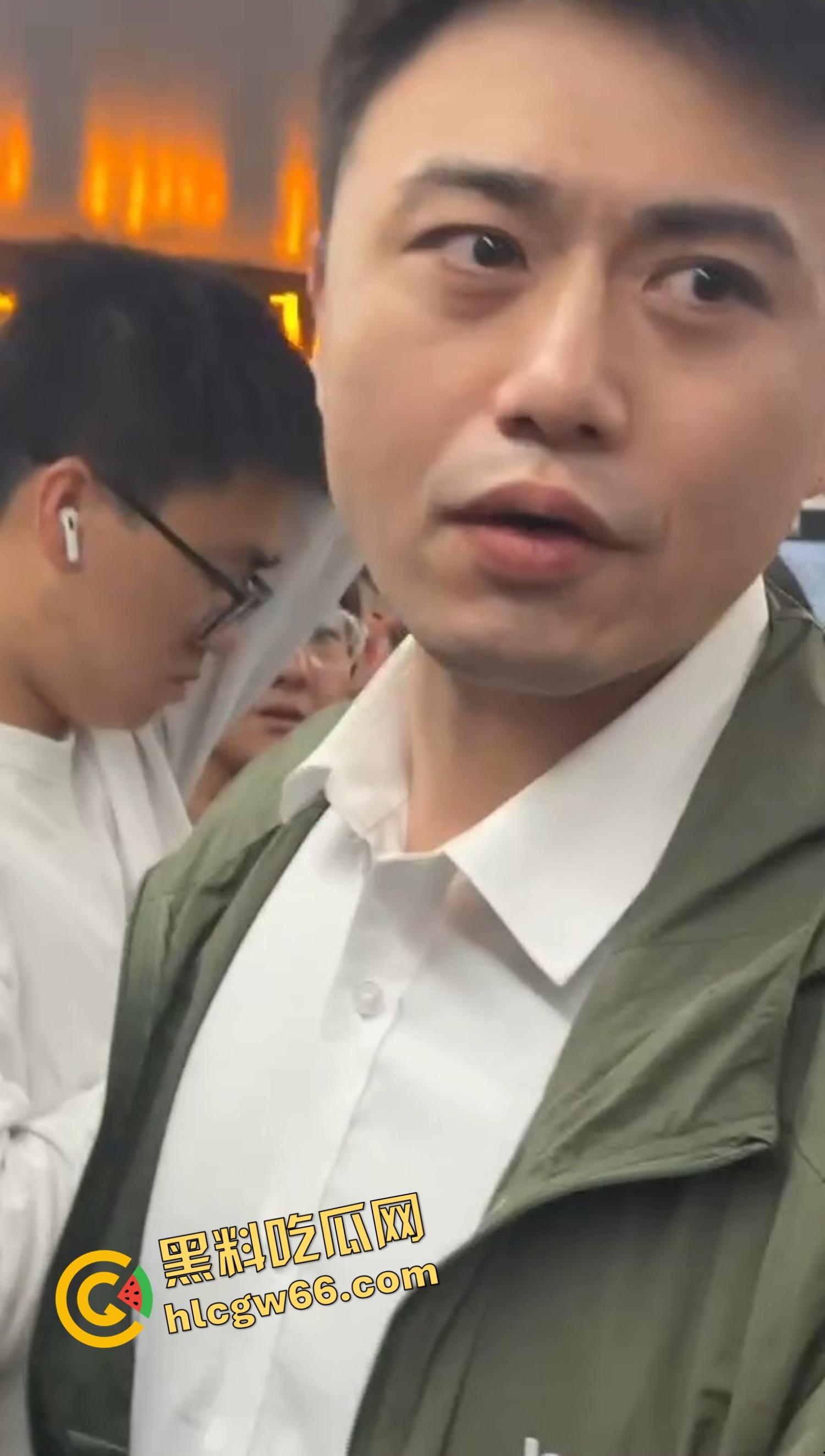 北京地铁飞机哥裤链一拉当场开演,结果精液飙偏射人屁股,妹子一边哭一边喊变态!-6