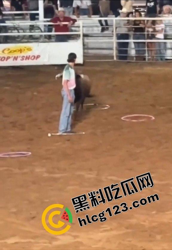 勇敢者的游戏:留在圈里拿10万美元?被牛撞一下骨折赚70万,这笔买卖真划算!-2