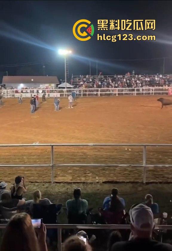 勇敢者的游戏:留在圈里拿10万美元?被牛撞一下骨折赚70万,这笔买卖真划算!-6