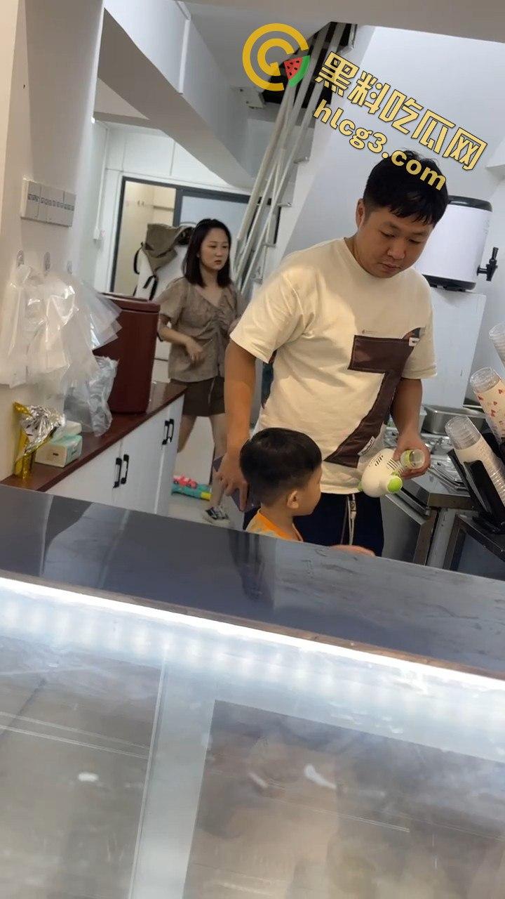 广州蛋糕店老板的秘密!监控曝光:店内性爱一幕令人瞠目结舌-4