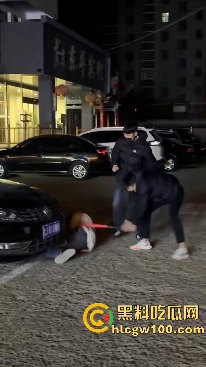 山东泰安,小伙下手没轻重,把人当作畜生打!棒球棍梆梆一顿凿,估计凶多吉少了-6