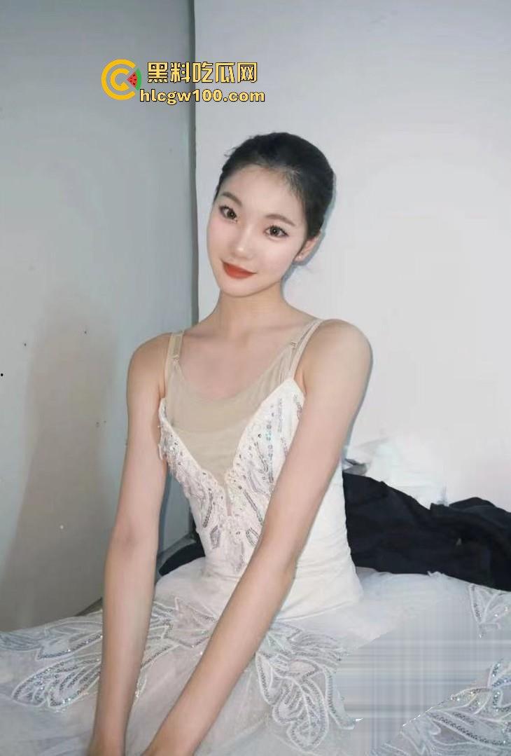 北京市海韵艺术学校芭蕾舞妹子【胡妍慈】金主定制视频曝光，极致反差诱惑，独家爆料！
