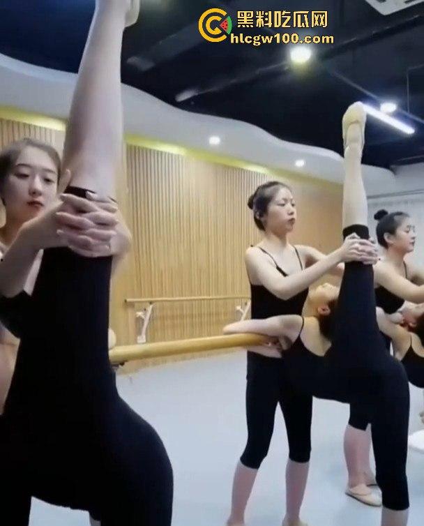北京市海韵艺术学校芭蕾舞妹子【胡妍慈】金主定制视频曝光,极致反差诱惑,独家爆料!-5