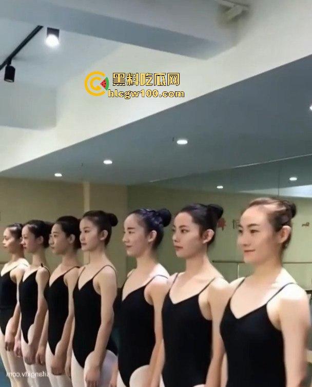 北京市海韵艺术学校芭蕾舞妹子【胡妍慈】金主定制视频曝光,极致反差诱惑,独家爆料!-6