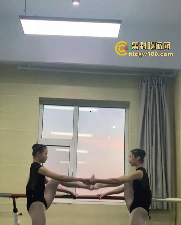 北京市海韵艺术学校芭蕾舞妹子【胡妍慈】金主定制视频曝光,极致反差诱惑,独家爆料!-8