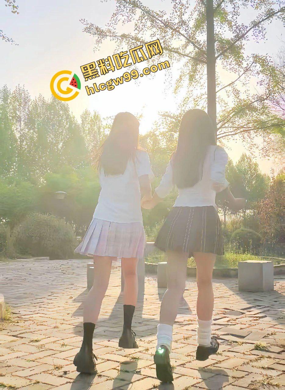 抖音清纯反差骚女大『HelloJia』玉哥帮上王者1800，足交肉偿伺候玉哥暴力后入输出！独家曝光流出！-4