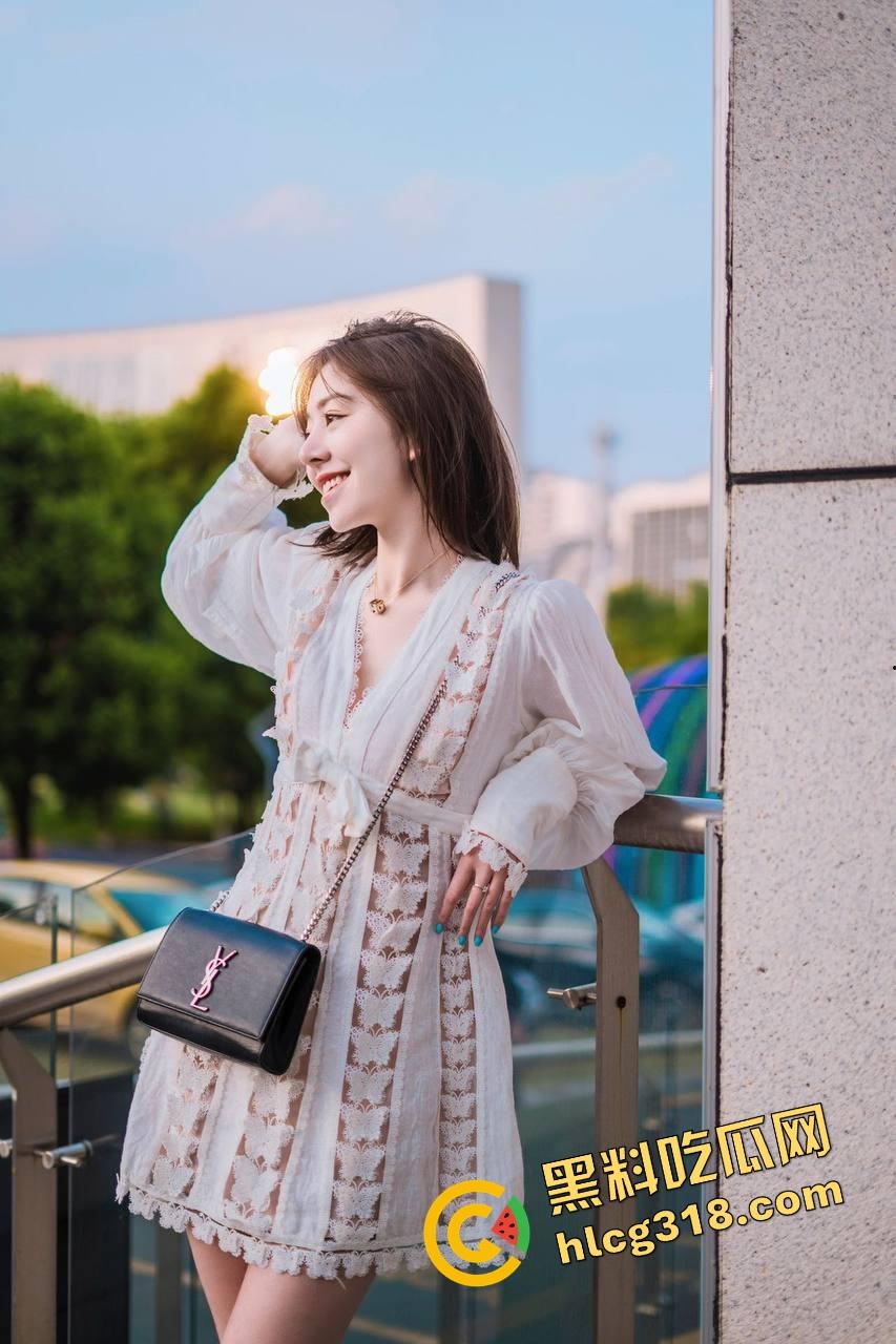 瓜友投稿前女友骚乳夹骑乘,妹子光身子骑大屌边摇边夹,奶子乱晃夹到鸡巴发抖,呻吟停不下来!-5