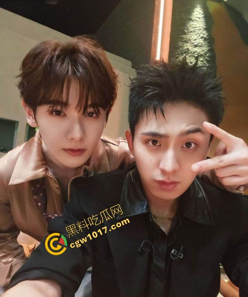 顶流男歌手【焦迈奇】密室调教视频震惊娱乐圈,腹肌男神被资本大佬如狗般玩弄,表情从抗拒到享受,炸裂网络!-5