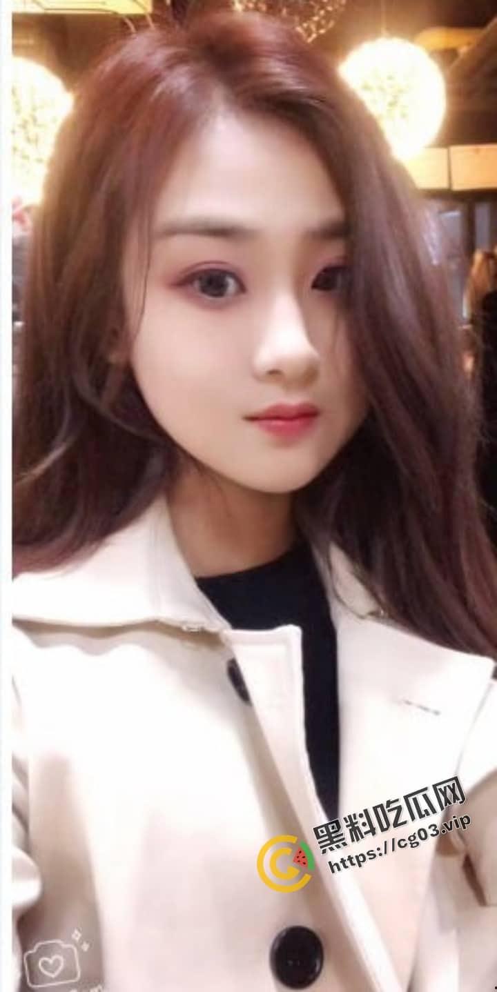 邪恶三人组 又开始迷奸了！这次是美女啦啦队长  各种姿势 轮流接替猛操小嫩妹