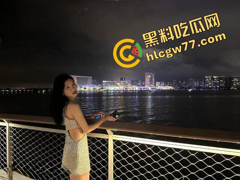 上海艺术校花【夏弥】堕落成母狗 被土豪车震吞精调教 对着路人无套后入 骚穴被干得淫水四溢！