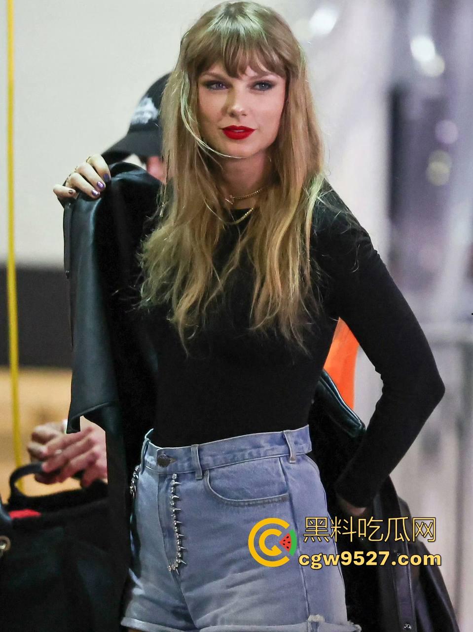 近期泰勒·斯威夫特结婚的消息刷屏了,可能观众不认识她,就让我们走进【泰勒·斯威夫特:时代之旅】认识一下她吧!-8