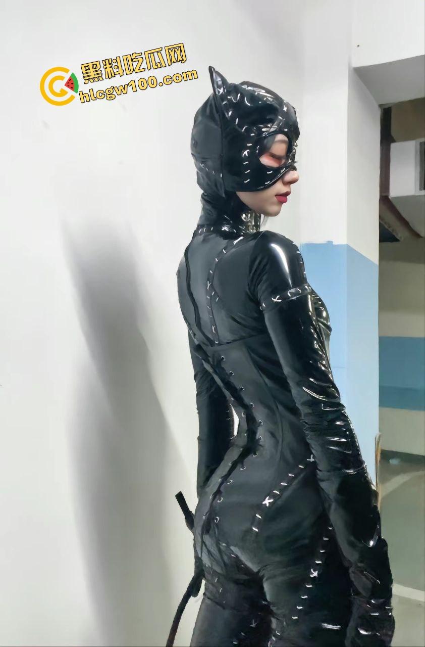 离谱猎奇！胶衣床真空束缚反差骚鸡，捆绑皮衣女SM调教玩弄！淫荡口交刺激战场！