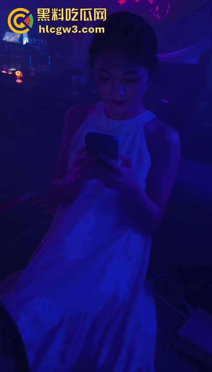 周末火锅约炮人妻『戴雅妍』 火锅局直通床上局 酒吧喝嗨主动求操 少妇屁股一拍屁股翘成桥大腿夹紧喊别停!-3