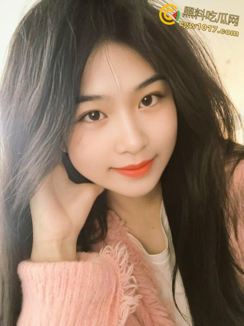 上海反差学生妹【李斯婷】表面清纯女神实则风骚母狗，白虎骚穴自慰猛插，白浆直流！