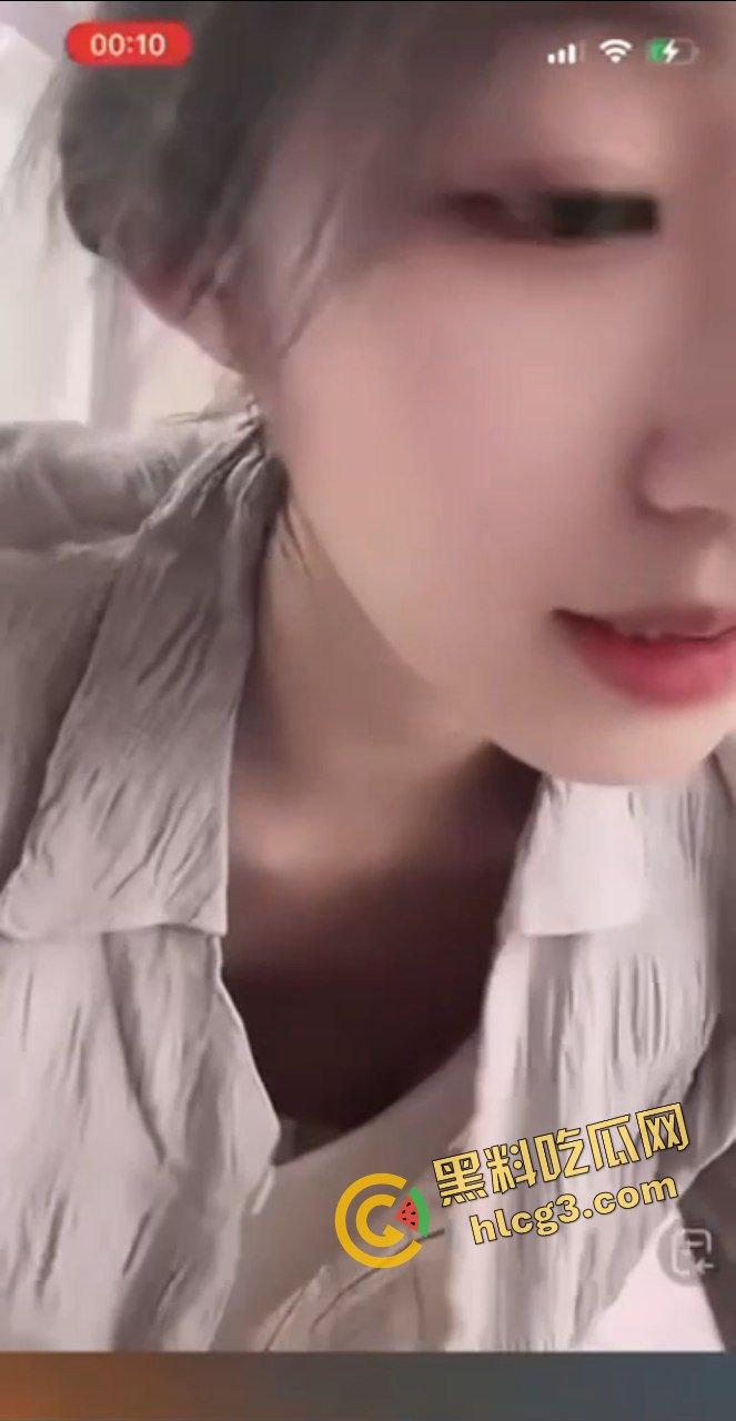 抖音快手女主播 露奶走光大合集！是故意还是不小心 奶头风格不一 绝对劲爆！-3