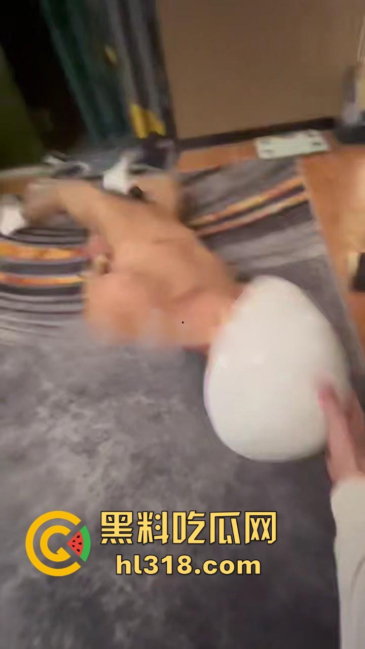 窒息性爱游戏!大屌男M跟女友玩窒息游戏,在缺中寻找快感,来回挣扎再性爱,温馨提示请勿模仿!-6