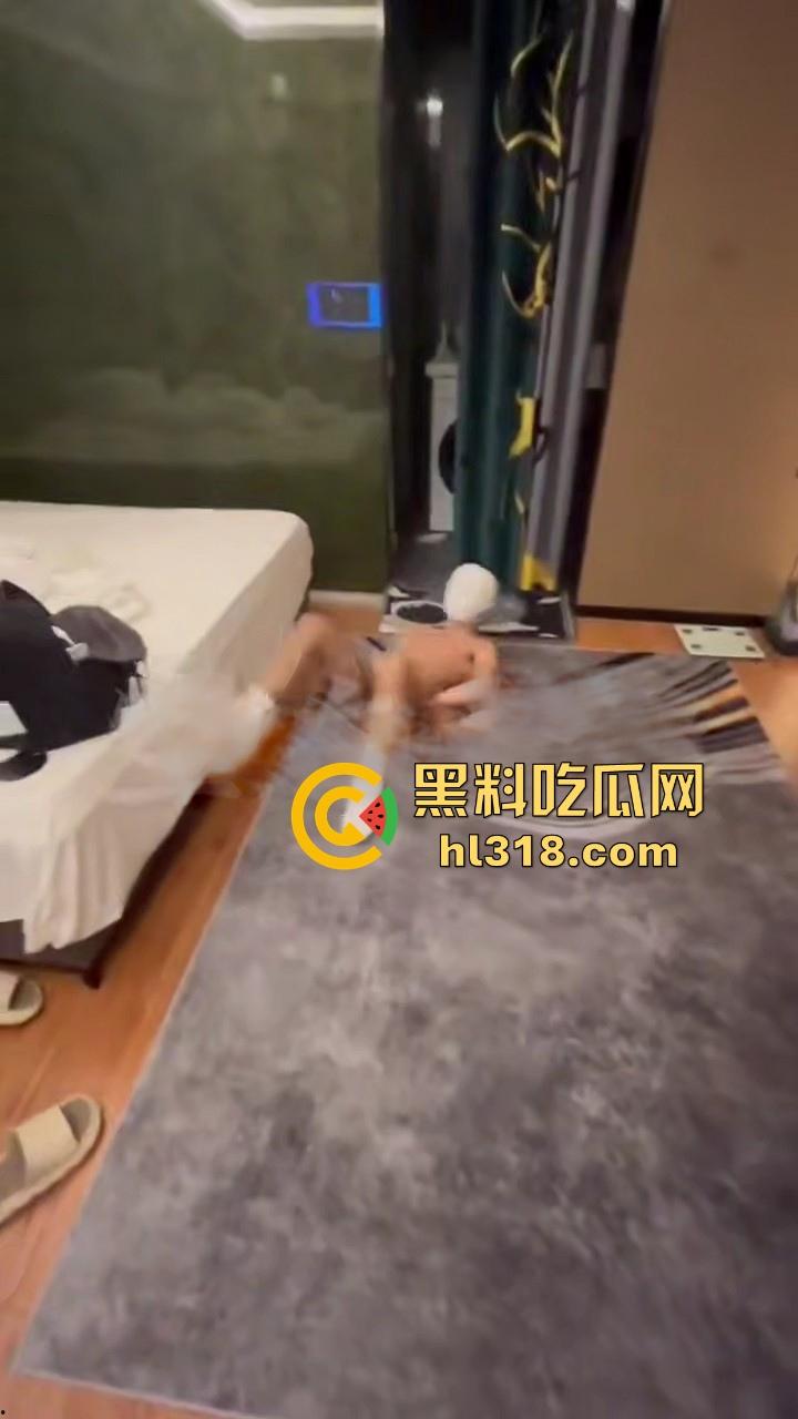 窒息性爱游戏!大屌男M跟女友玩窒息游戏,在缺中寻找快感,来回挣扎再性爱,温馨提示请勿模仿!-7