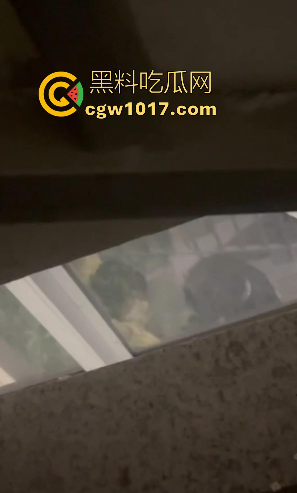 卫校不大创造神话！小情侣楼梯激情啪啪被偷拍！埋头苦干猛插女友，男女主被扒出，报告案发现场发现不明液体！-10