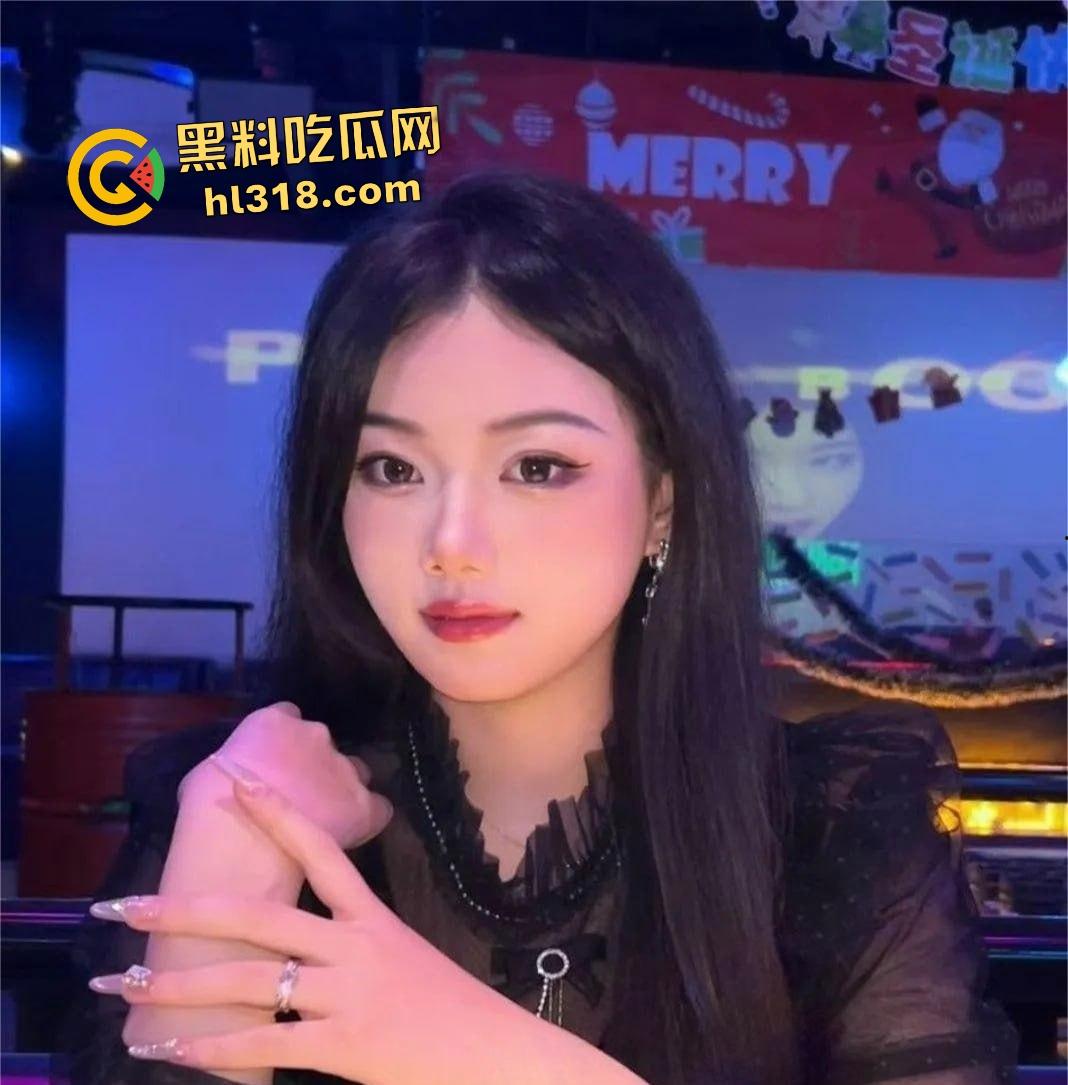 南宁文化传媒模特【许佳琪】深夜堕落,传媒老板大屌爆操,被掐脖子快要窒息了也要享受高潮!-1