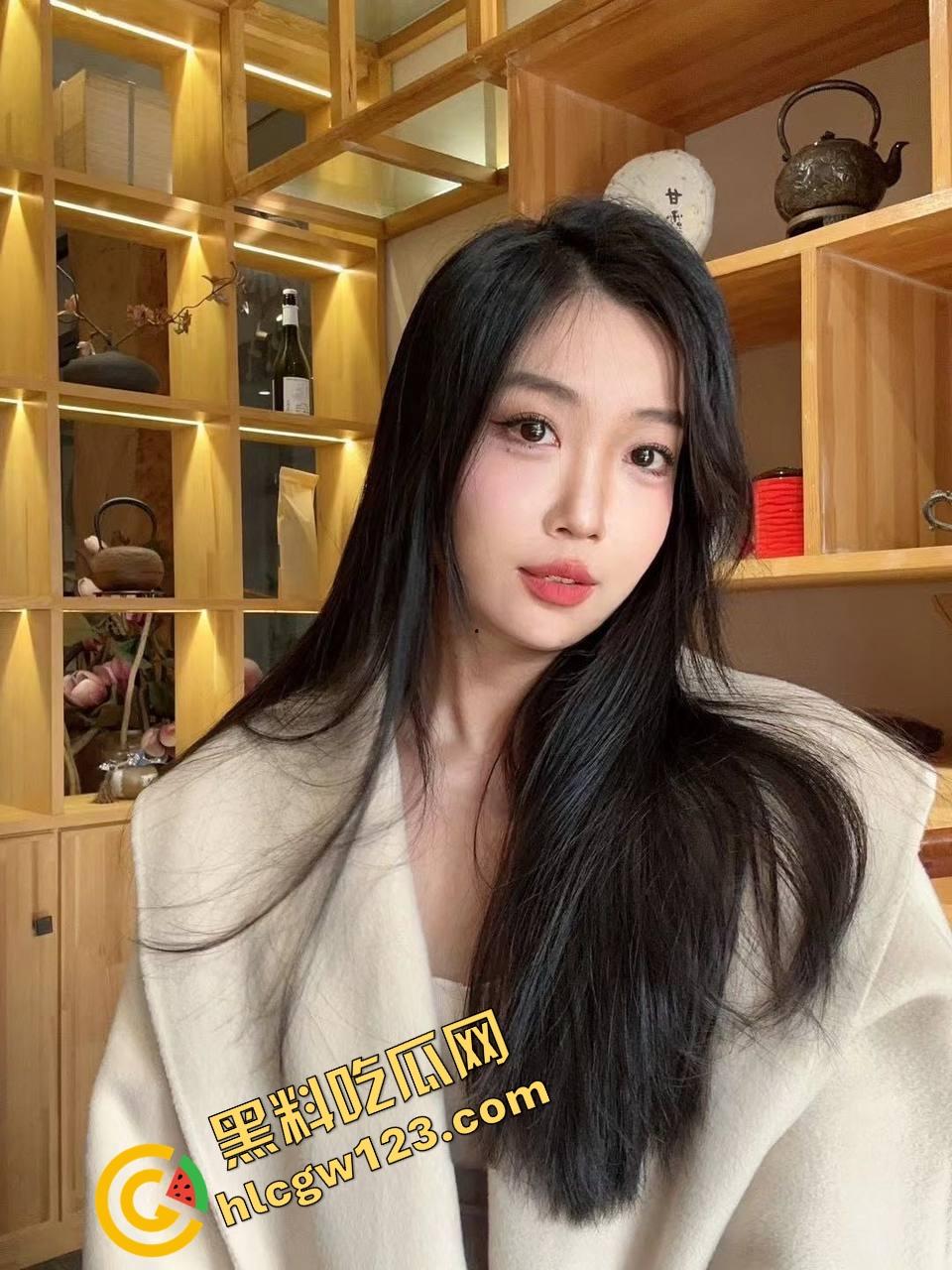 广东骚妹新招数流出,口交不加糖不带感,嘴含跳跳糖猛舔猛炸,龟头被炸成炮仗鸡炸得滋滋响!-4