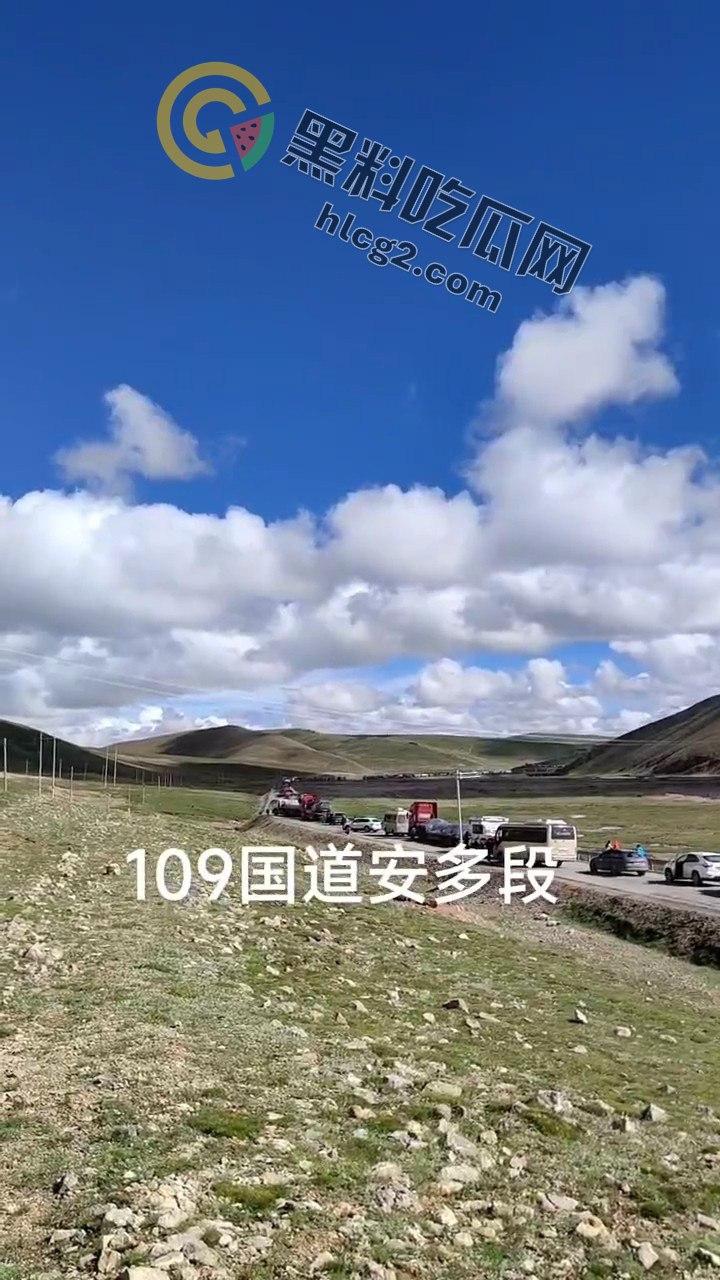 西藏青藏线大堵车!风力发电货车侧翻致数十公里堵塞,游客大呼:无路可逃!-2