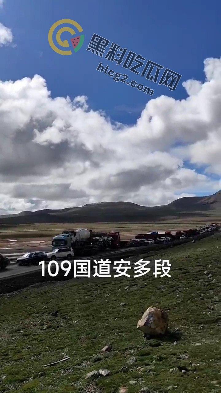 西藏青藏线大堵车!风力发电货车侧翻致数十公里堵塞,游客大呼:无路可逃!-6