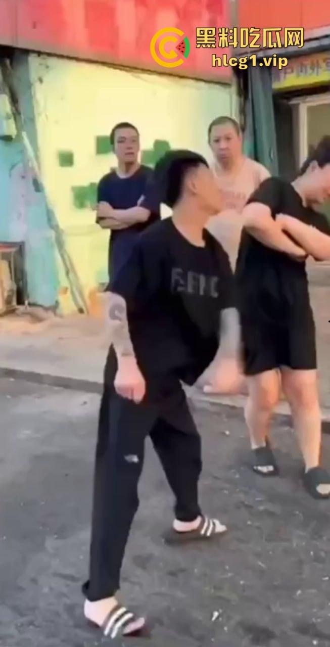 抖音网红【王天缘】青岛砸车 以一敌三事件持续升级!王天缘录制视频声称找斩虎陪葬!-7